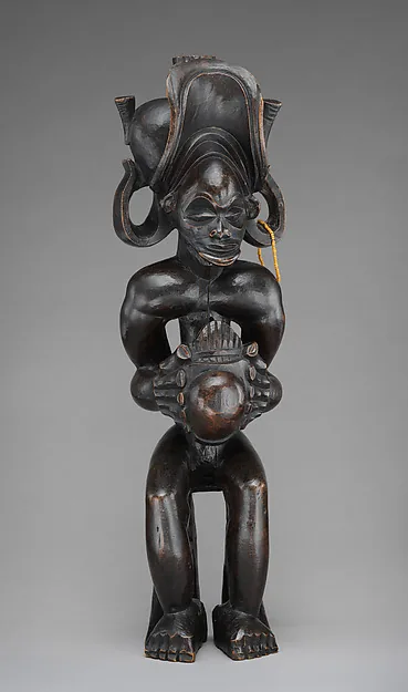 Mwanangana (lord of the land) playing a sanza