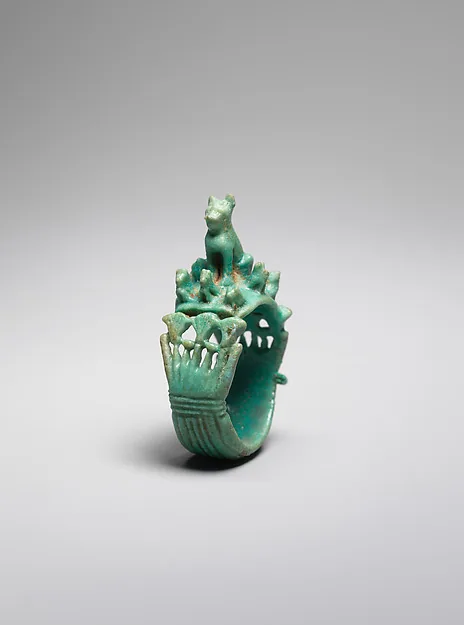 Ring with Cat and Kittens