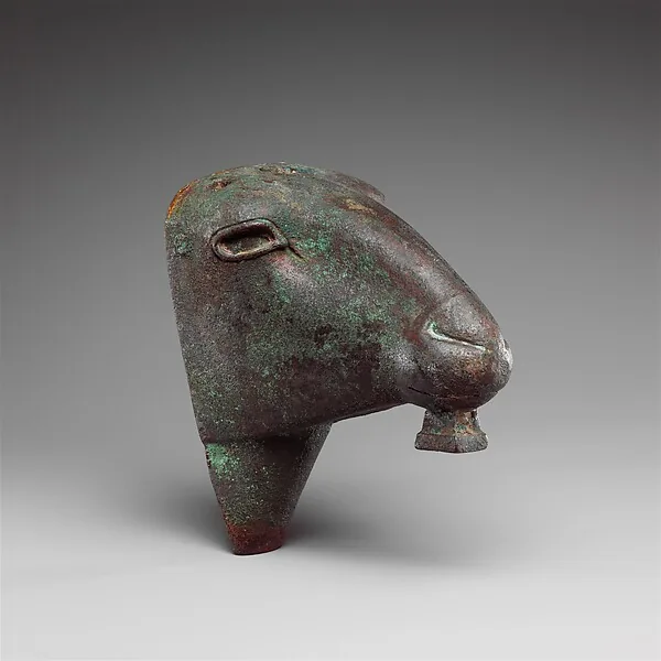 Ram head made for attachment to a barque