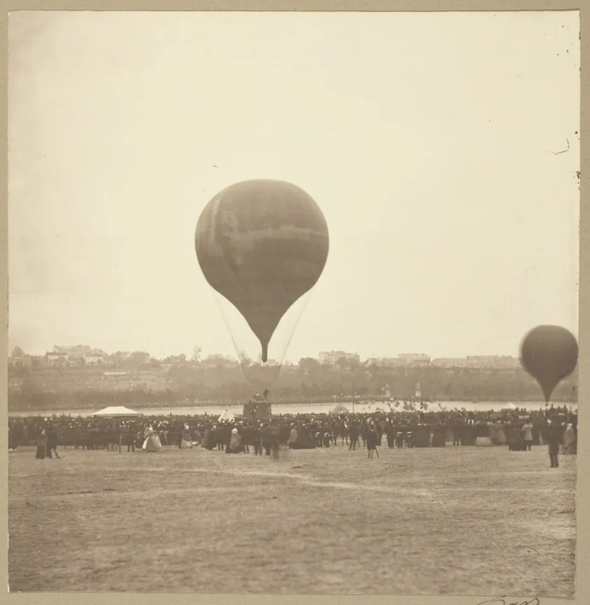 Le Geant, Champ de Mars